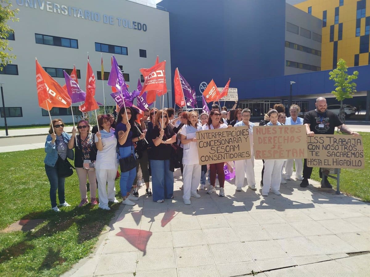La plantilla de limpieza del Hospital de Toledo se concentra en protesta ante diversos conflicto laborales