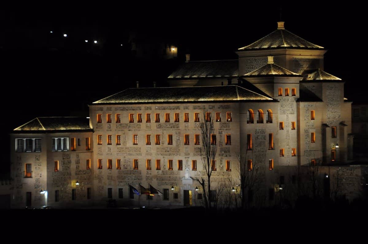 Las Cortes regionales se iluminarán y abrirán sus puertas el próximo sábado para celebrar el Día de C-LM