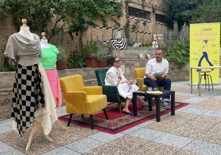 Maribel Uriel presenta en Toledo su cuaderno para romper normas de la moda y mirarse con otros ojos