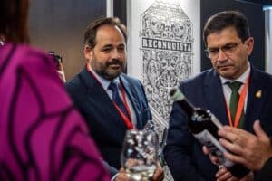 Núñez celebra el "rotundo éxito" de Fenavin bajo la gestión del PP y acusa al PSOE de "haber torpeado" la feria
