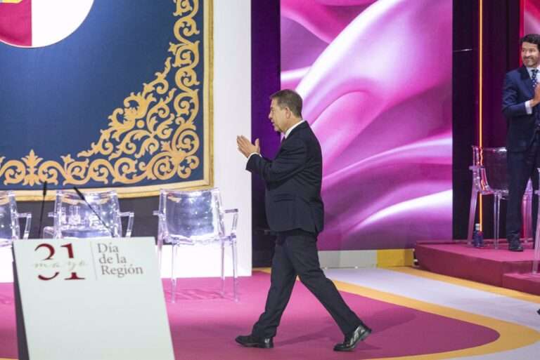 Page afirma que el Estatuto no meterá "en ningún problema" al Congreso porque es "leal" a la Constitución