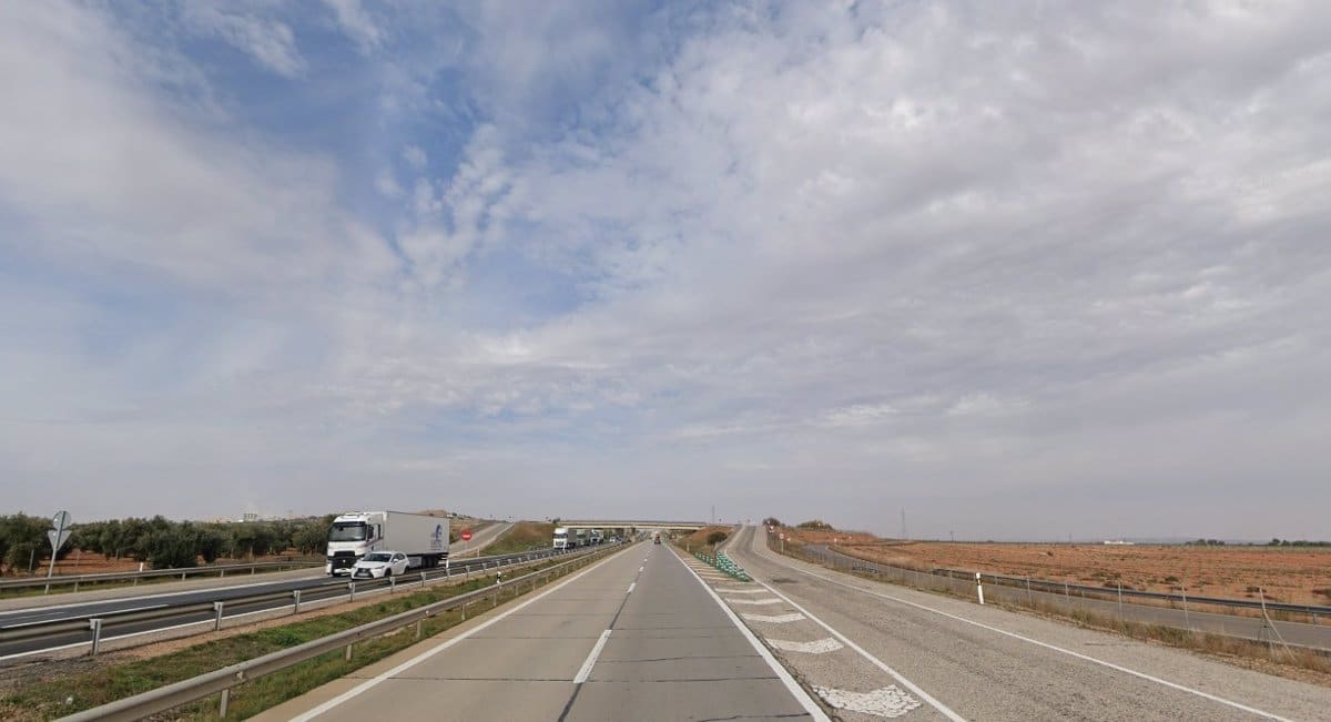 Reabre el carril izquierdo de la A-4 en Herencia tras accidente en el que falleció el conductor de un camión