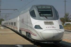 Renfe retrasa hoy las salidas de Madrid a Sevilla y Toledo, en ambos sentidos, para facilitar la reparación