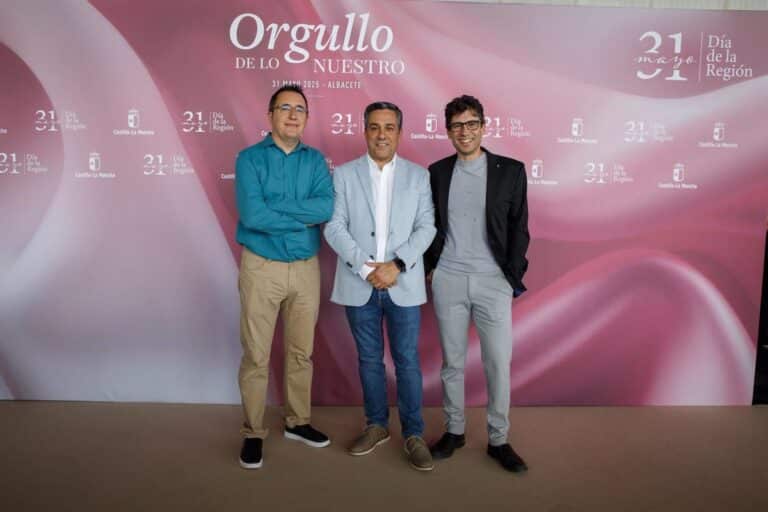 Sindicatos y patronal ponen el foco en el nuevo Estatuto y el consenso político en la región