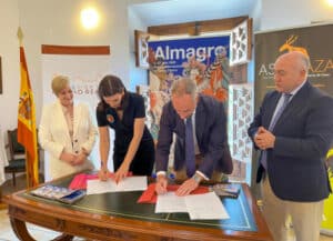 Subraya González la Importancia de la Tradición y Cultura en Jornadas para Promover la Carne de Caza durante el 48° Festival de Teatro en Almagro