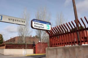 Trasladan al hospital a un trabajador de 38 años tras caer de 8 metros de altura desde un tejado en Albacete