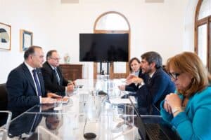 Urtasun traslada al alcalde de Talavera los estudios para la restauración del Puente Viejo dañado en marzo