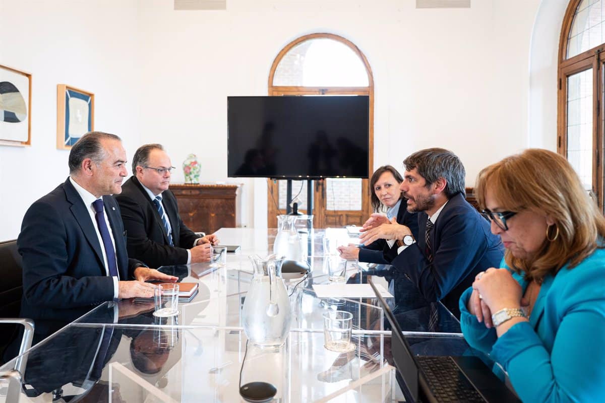 Urtasun traslada al alcalde de Talavera los estudios para la restauración del Puente Viejo dañado en marzo