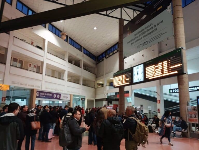 Usuarios AVANT Ciudad Real-Toledo piden a Adif y Renfe un plan de contingencias ante imprevistos como el robo de cable