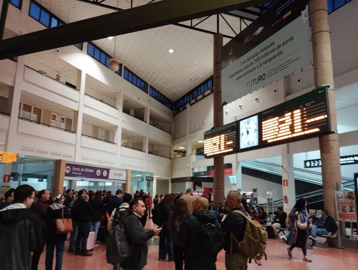 Usuarios AVANT Ciudad Real-Toledo piden a Adif y Renfe un plan de contingencias ante imprevistos como el robo de cable