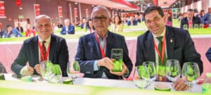 Valverde Otorga a Félix Solís el Reconocimiento Magister FENAVIN por su Impacto en el Sector Vitivinícola y en Ciudad Real