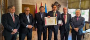 Valverde es Honrado con la Medalla de Oro al Mérito Profesional del Consejo General de Relaciones Industriales
