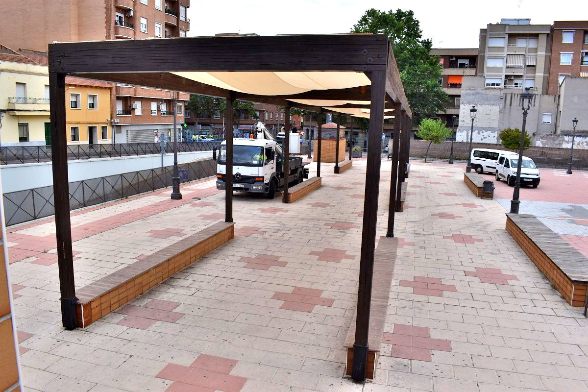 La Plaza de Ramón y Cajal se refrescará en verano: Nuevas lonas proporcionarán mayor sombra 2 La Plaza de Ramón y Cajal se refrescará en verano: Nuevas lonas proporcionarán mayor sombra 2