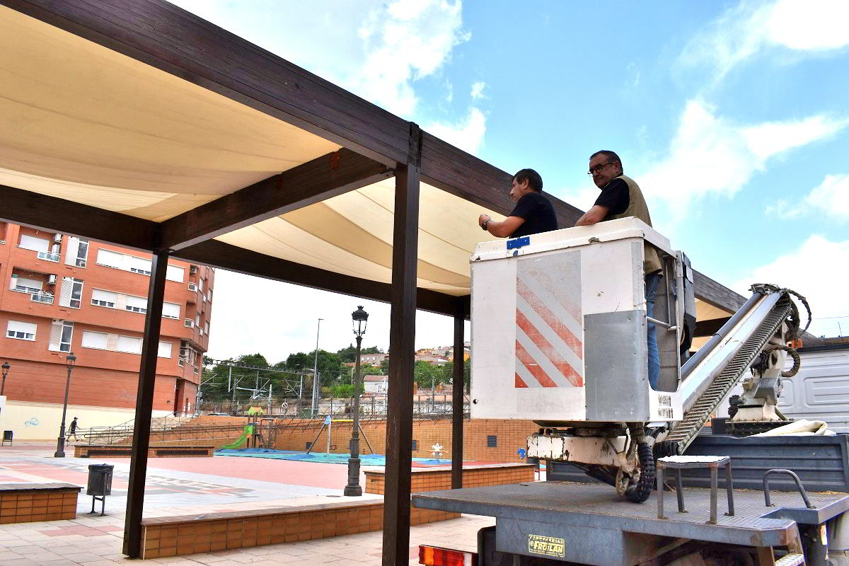 La Plaza de Ramón y Cajal se refrescará en verano: Nuevas lonas proporcionarán mayor sombra 1 La Plaza de Ramón y Cajal se refrescará en verano: Nuevas lonas proporcionarán mayor sombra 1
