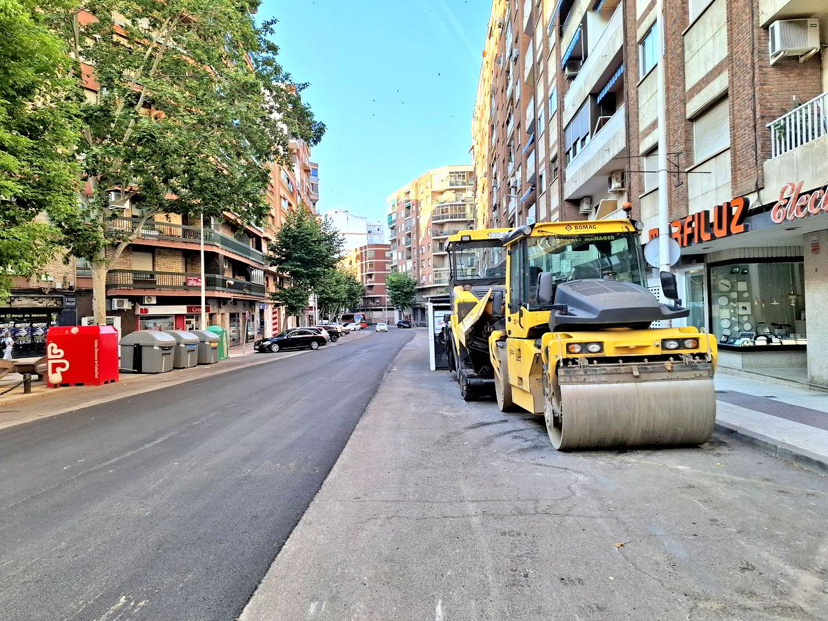 Plan municipal de renovación de asfaltado: la calle Gran Capitán luce una flamante capa de rodadura 1 Plan municipal de renovación de asfaltado: la calle Gran Capitán luce una flamante capa de rodadura 1
