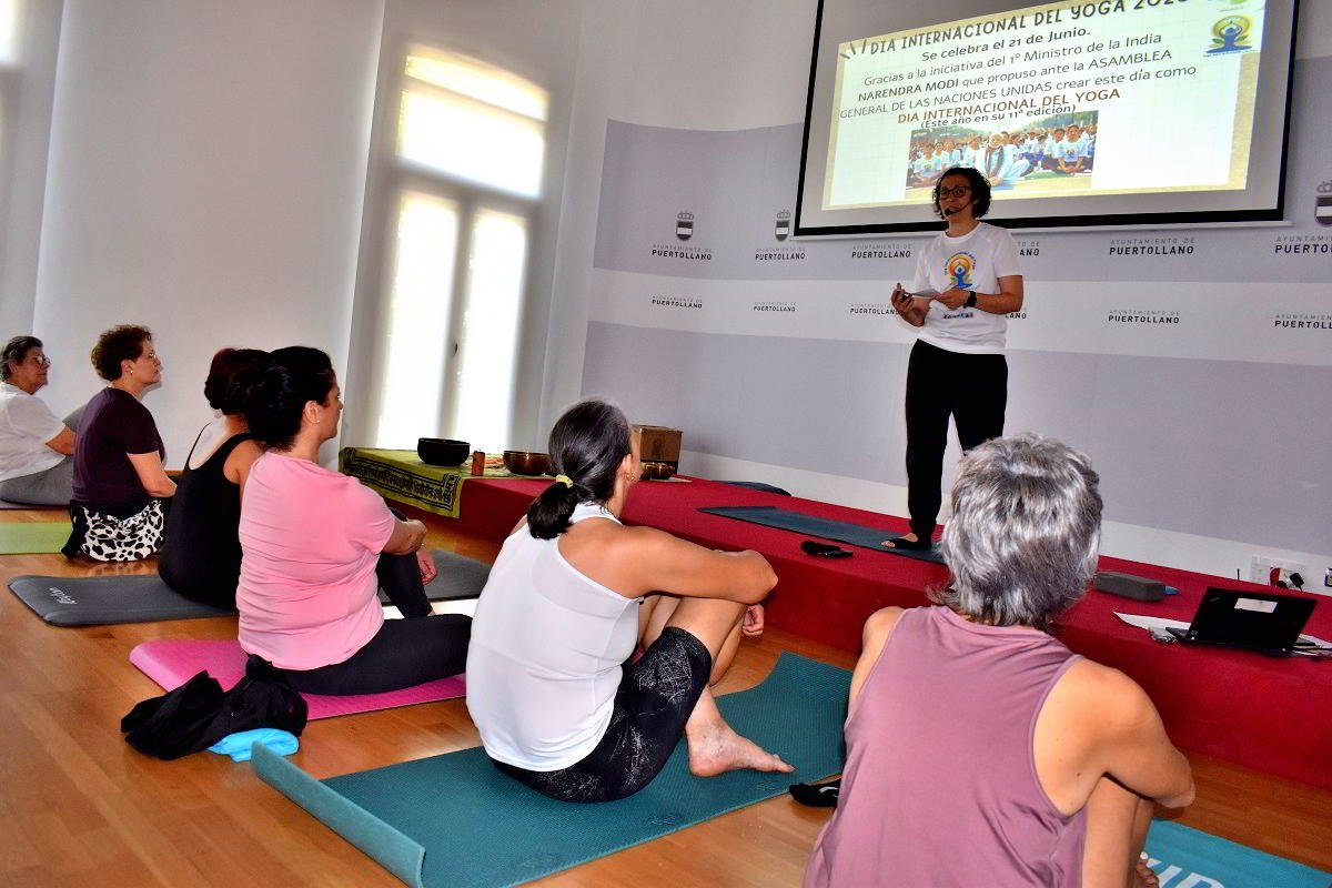 Enoko lleva la tranquilidad al espíritu con yoga en el entorno artístico del Museo García Rodero 1 Enoko lleva la tranquilidad al espíritu con yoga en el entorno artístico del Museo García Rodero 1