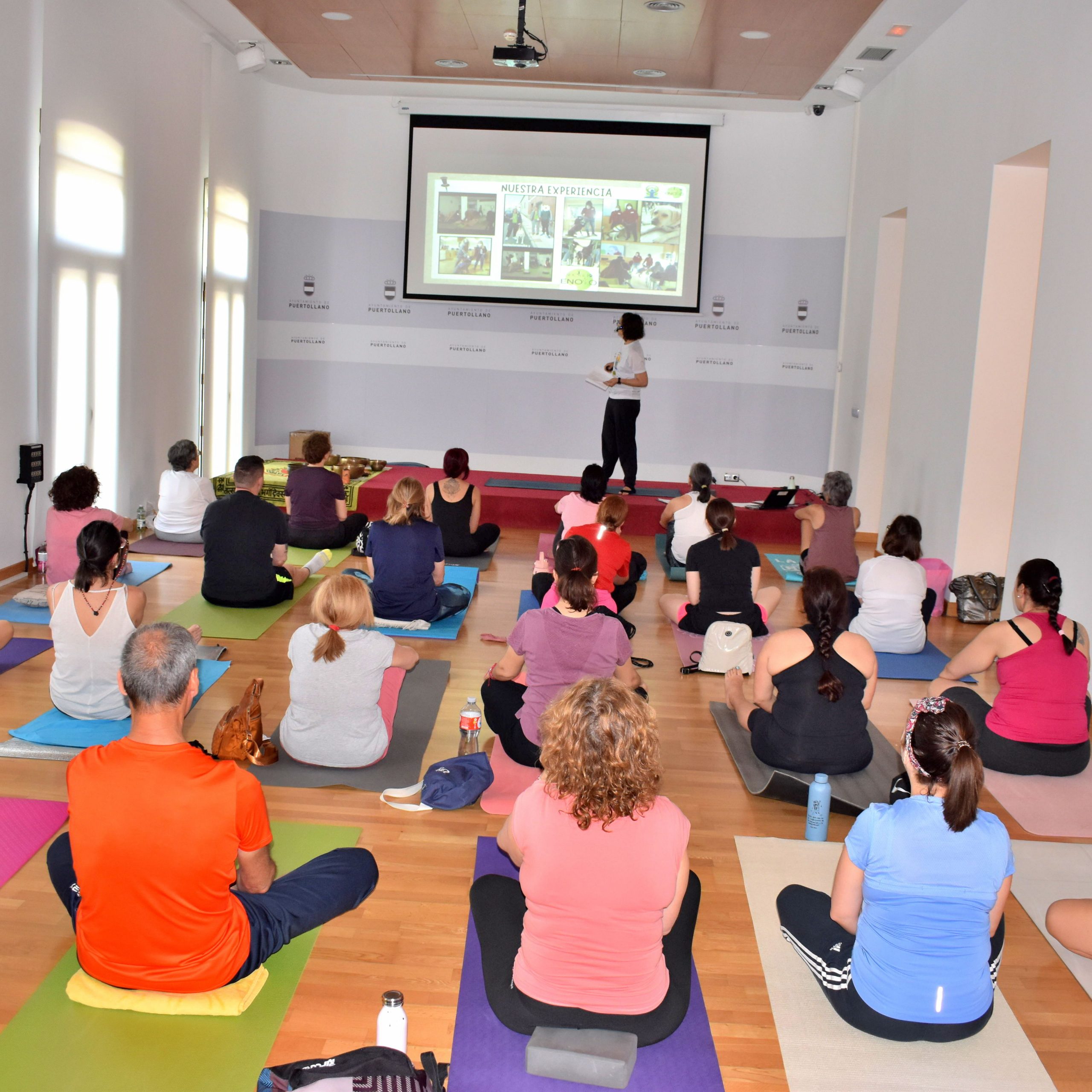 Enoko lleva la tranquilidad al espíritu con yoga en el entorno artístico del Museo García Rodero 2 Enoko lleva la tranquilidad al espíritu con yoga en el entorno artístico del Museo García Rodero 2