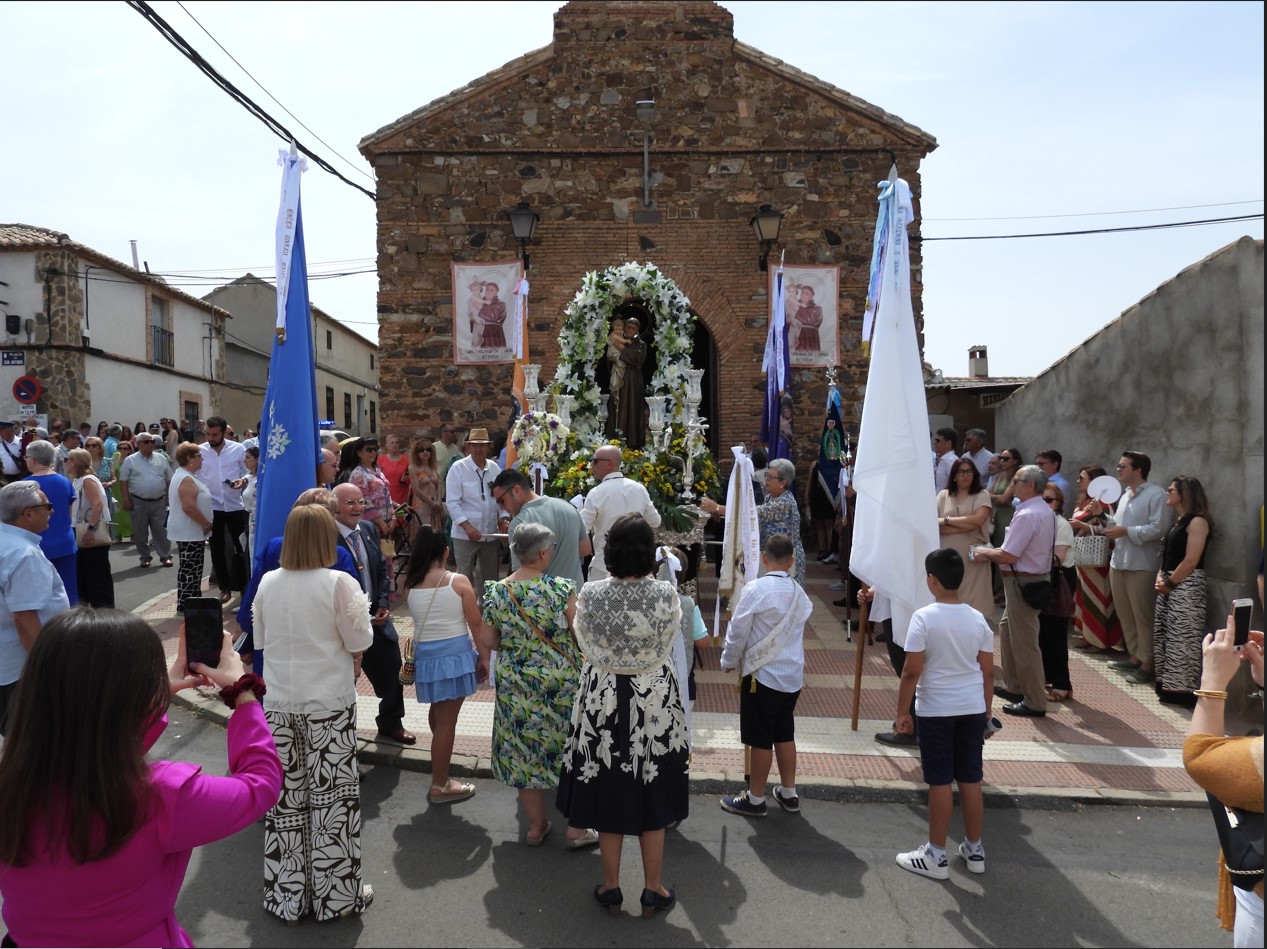 Fiestas de San Antonio: El Villar de Puertollano en Celebración 4