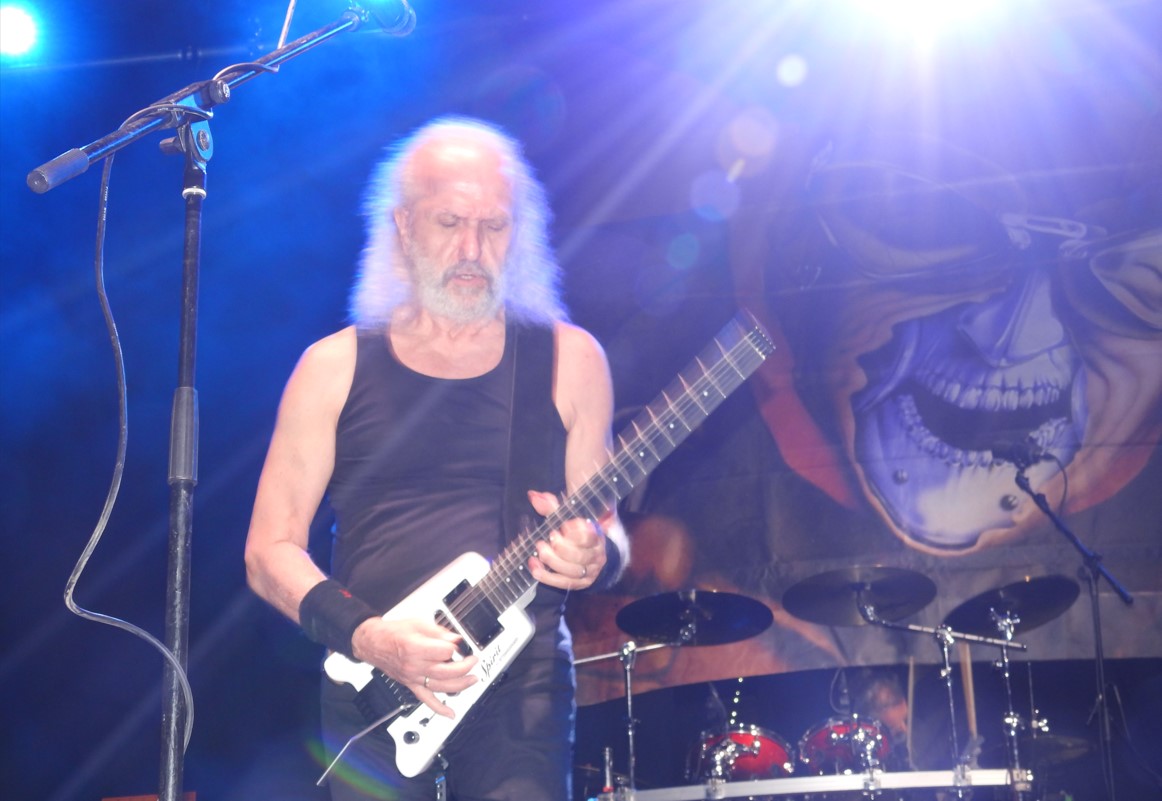 Cuatro Décadas Después: Obús y Barón Rojo Reviven el Espíritu del Rock Auténtico en Puertollano 2 Actuación de Barón Rojo