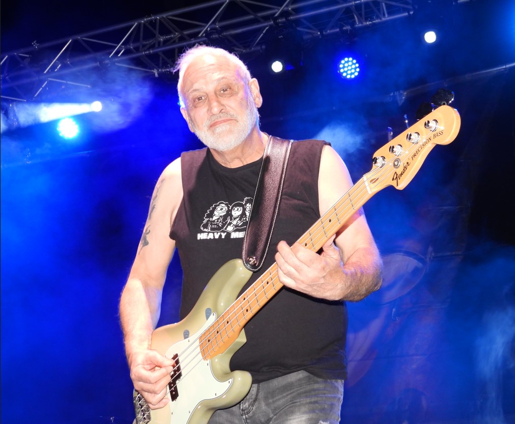 Cuatro Décadas Después: Obús y Barón Rojo Reviven el Espíritu del Rock Auténtico en Puertollano 4 Guitarra de Barón Rojo