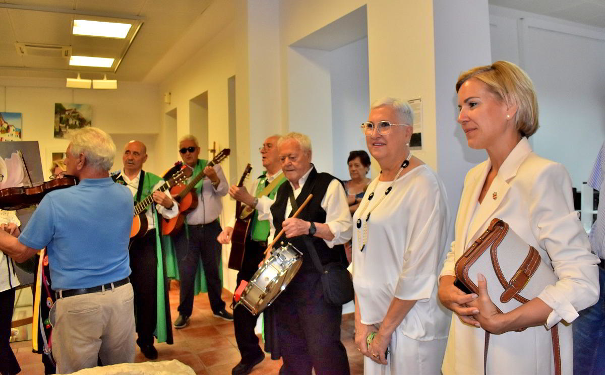 Exposición 'Pinceladas Compartidas' de las Amigas de la Pintura en la Casa de Baños 4 Exposición 'Pinceladas Compartidas' de las Amigas de la Pintura en la Casa de Baños 4