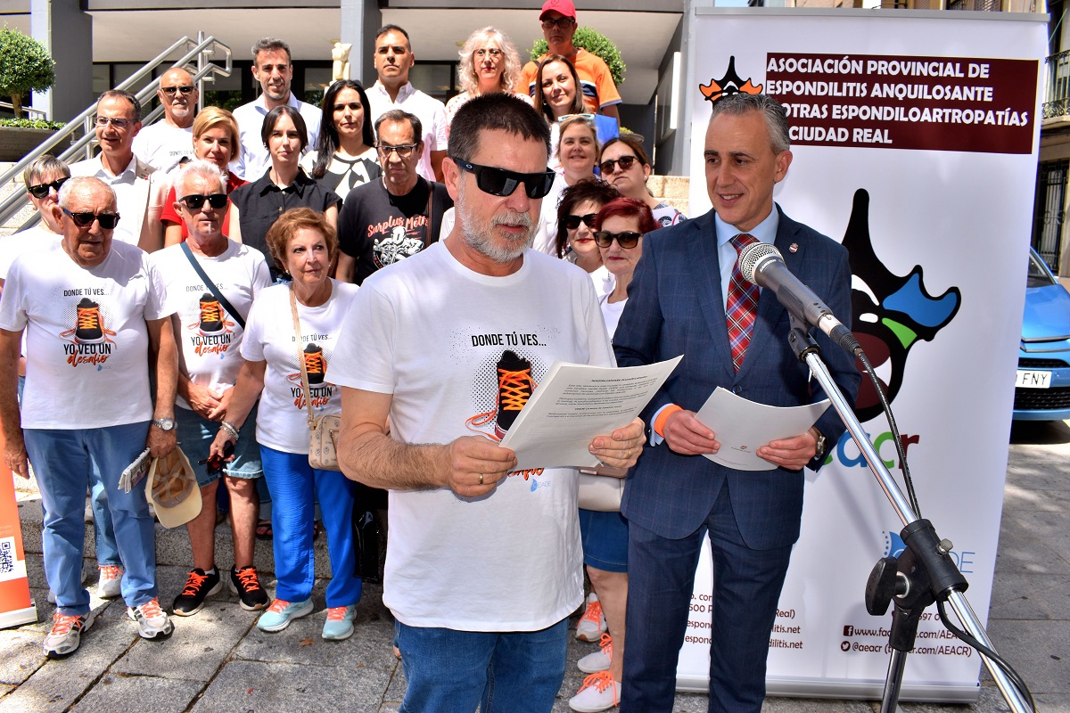 Puertollano se Une en Apoyo a Pacientes con Lazo Naranja por la Espondiloartritis Axial 1 Puertollano se Une en Apoyo a Pacientes con Lazo Naranja por la Espondiloartritis Axial 1
