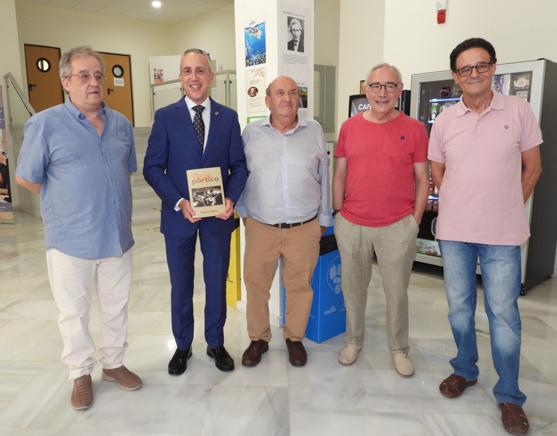 Manuel Valero desvela su obra 'Un largo pórtico' en Puertollano con el respaldo del alcalde 1 Manuel Valero desvela su obra 'Un largo pórtico' en Puertollano con el respaldo del alcalde 1