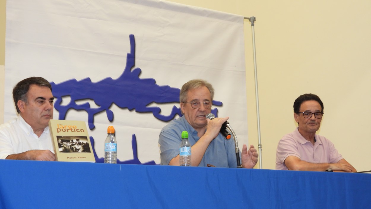 Manuel Valero desvela su obra 'Un largo pórtico' en Puertollano con el respaldo del alcalde 5 Manuel Valero desvela su obra 'Un largo pórtico' en Puertollano con el respaldo del alcalde 5
