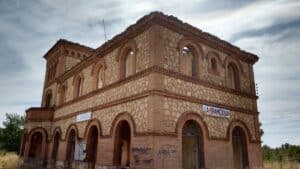 Alumnas del Alfonso VIII de Cuenca cosechan un título nacional por su idea para remozar el antiguo apeadero de Cardenete