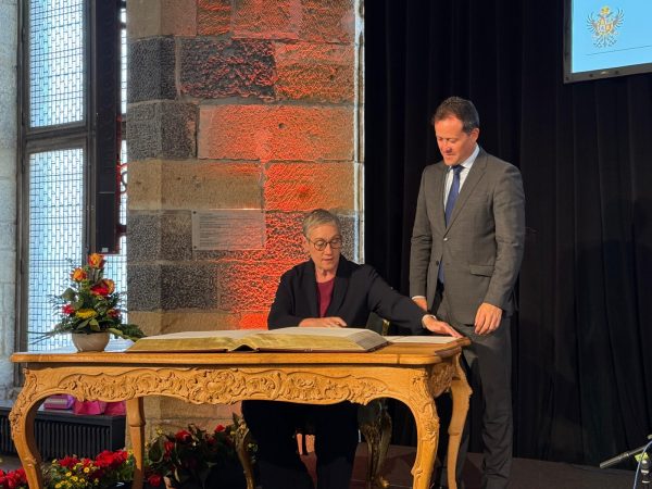 Aquisgrán y Toledo renuevan hermanamiento en su 40º aniversario y apoyan candidatura a Capital Europea de la Cultura 3 Firmas Aquisgrán (1)