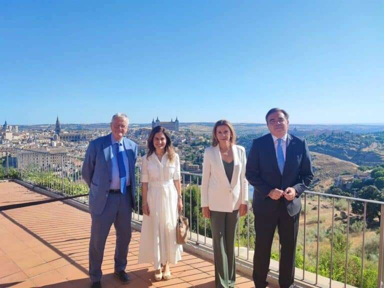 Cospedal achaca a coyunturas políticas internas las resistencias de España al acuerdo de incremento de gasto en la OTAN