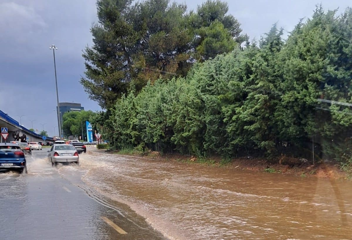 Efectivos de emergencia y servicios municipales de Guadalajara atienden más de 30 incidencias tras la tormenta