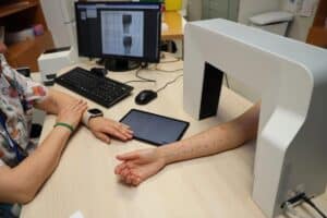 El Hospital de Toledo incorpora una nueva herramienta para el diagnóstico y evaluación de alergias cutáneas