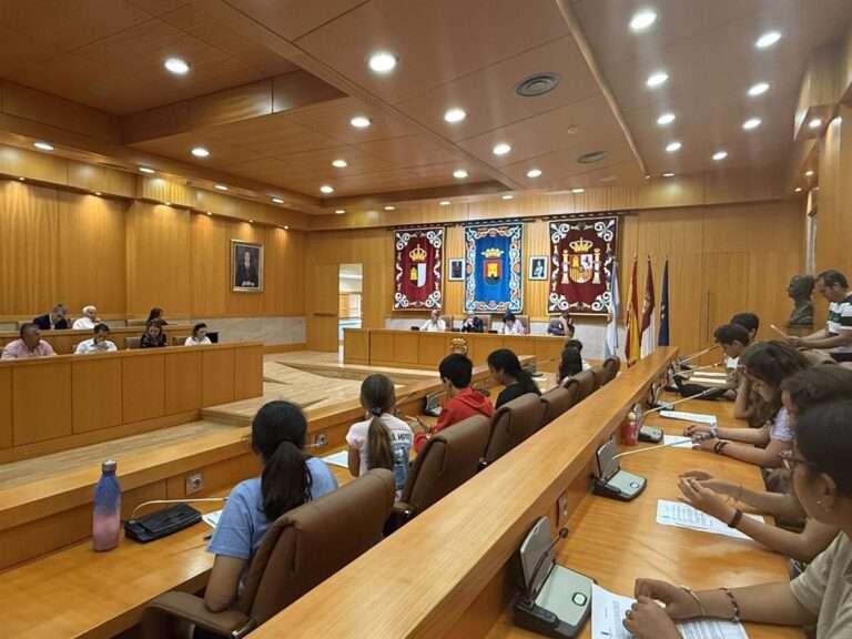 El alcalde de Talavera subraya que "los niños son el futuro de Talavera" durante la celebración del Pleno de la Infancia