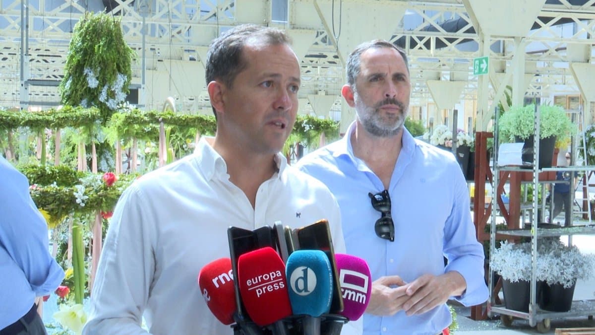 Alcalde de Toledo pide "escuchar a todos los grupos" respecto a la colocación de la bandera LGTBI en el balcón municipal