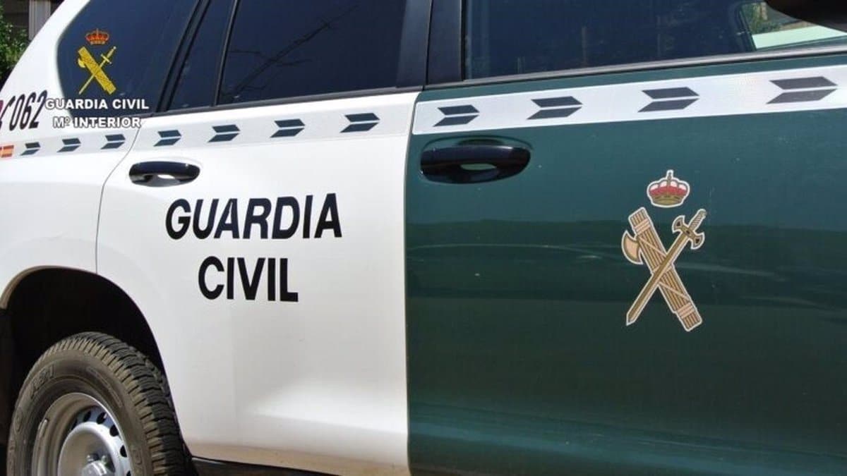 El cadáver encontrado en el interior de un vehículo en Villanueva de Bogas corresponde a un varón de 65 años