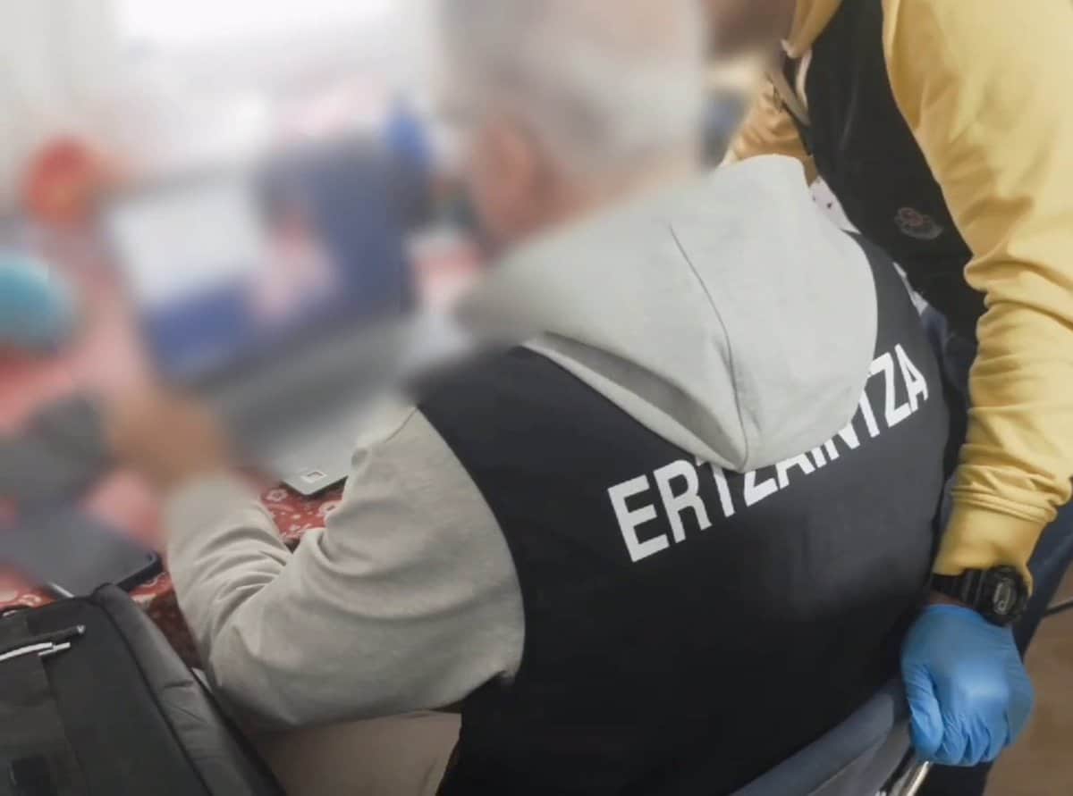 Ertzaintza y la Policía Nacional detienen a un hombre en Toledo por agresión sexual de menores y pornografía