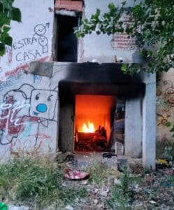 Evacuadas tres personas tras el incendio del edificio abandonado en el que dormían en Cuenca