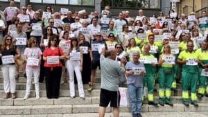 Funcionarios municipales de Puertollano se concentran contra CCOO en demanda de RPT y el alcalde acude a la protesta