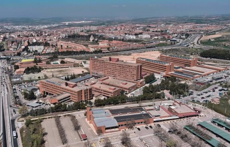 Herida un trabajadora tras caerle encima un palé desde varios metros de altura en una empresa de Marchamalo