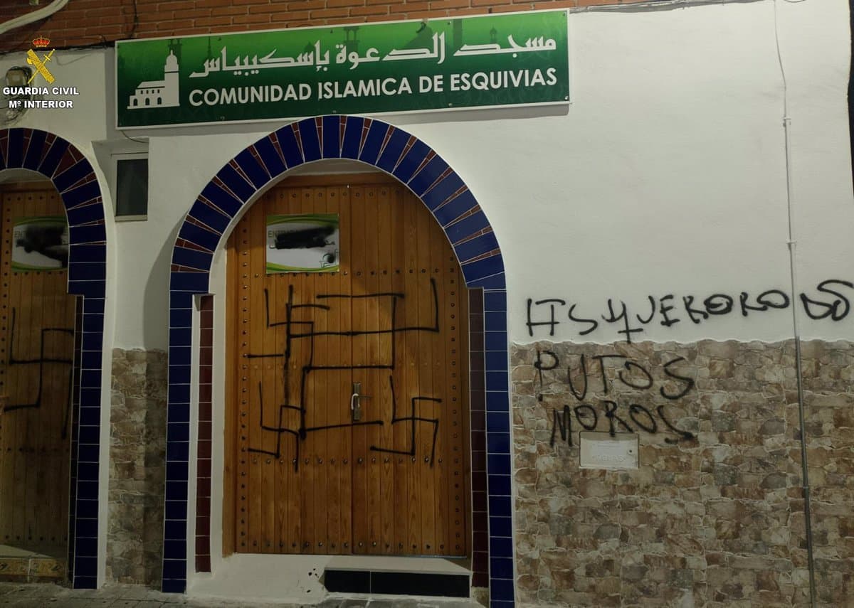 Investigado por hacer pintadas xenófobas y dejar carne de cerdo en un centro de culto islámico en Esquivias