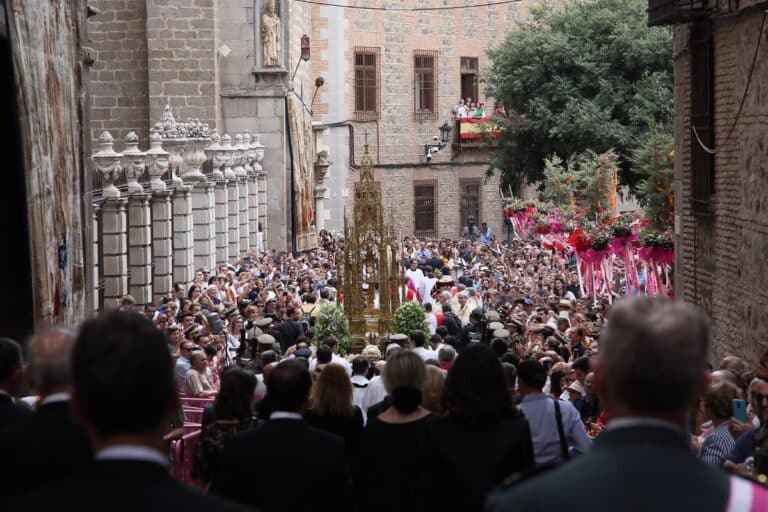 La Custodia de Arfe volverá este jueves a las calles de Toledo engalanadas un año más para celebrar su Corpus Christi