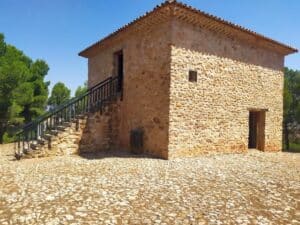 Junta inicia el expediente para declarar BIC 'la Casa de la Tercia' y declara BIC el 'Pozo de Nieve de Villajos'