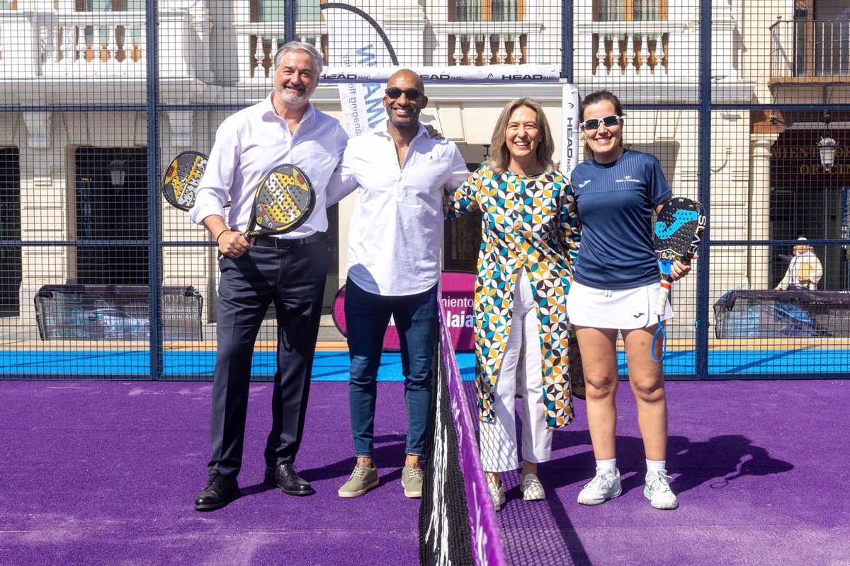 La plaza Mayor de Guadalajara se transforma en una gran pista de pádel para dar la bienvenida al II Día del Deporte