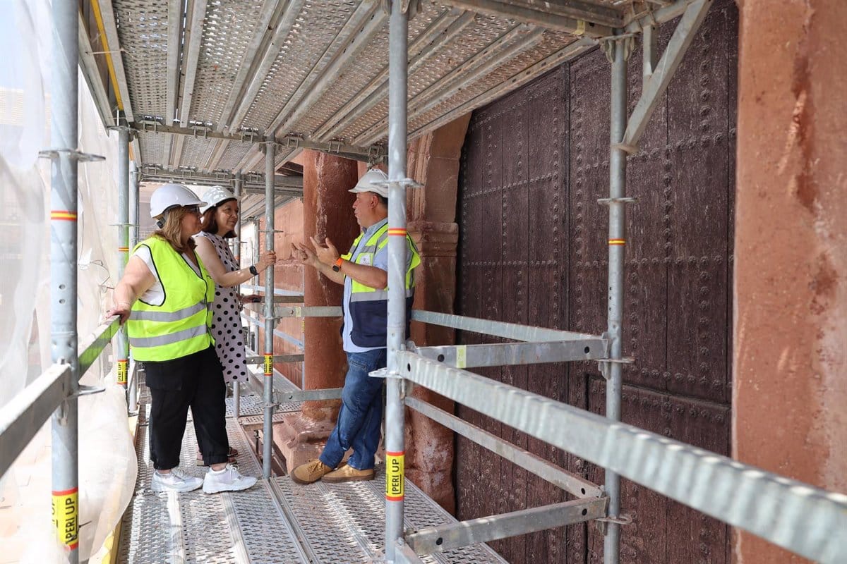 Las obras del pórtico de la iglesia de Santa Quiteria en Alcázar finalizarán este mes o a principios de julio