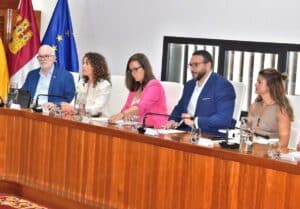 Los concejales Casto Sánchez, Zeyd Hijazi y Estefanía Sanz se despiden negando crisis en el PSOE de Puertollano