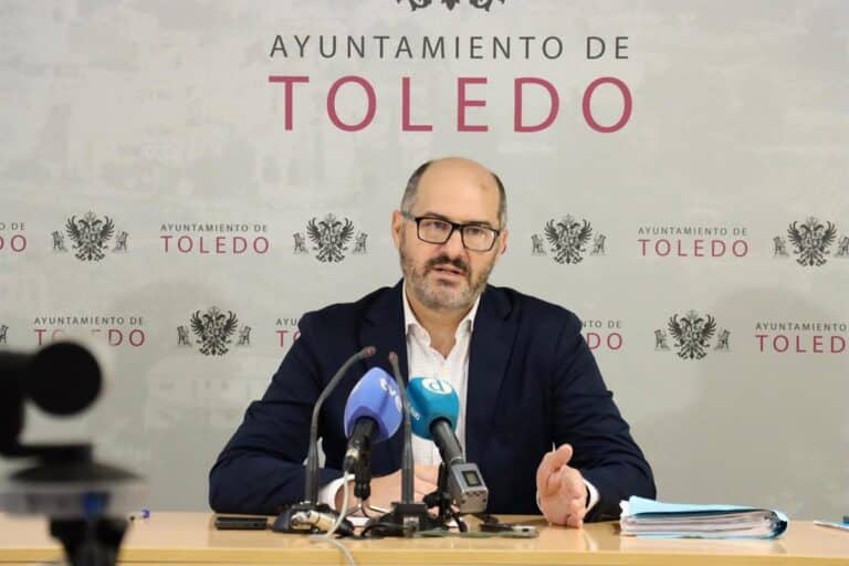 Los megáfonos se esfumarán de las calles de Toledo a partir de septiembre, cuando entre en vigor la ordenanza de turismo