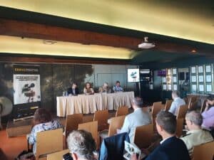 Militares y periodistas abogan por adaptarse a nuevas formas de comunicar y ser proactivos para combatir desinformación