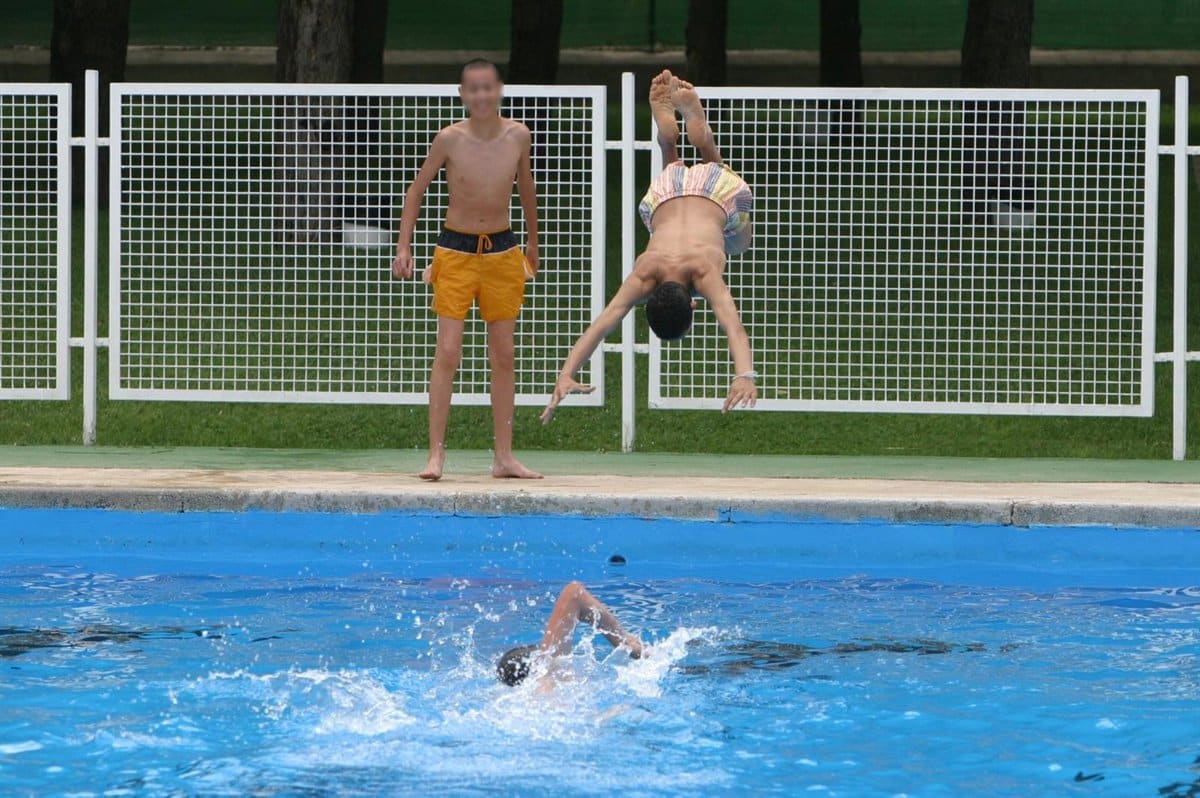 Nueva campaña de alerta de riesgo de lesión medular por zambullidas este verano y llamamiento a la prudencia de bañistas