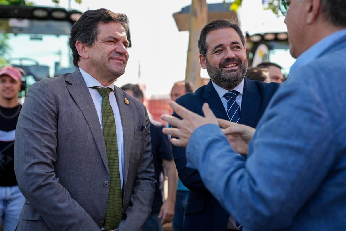 Núñez reivindica la aportación política "determinante" del PP C-LM para la "recuperación" de la DO Valdepeñas